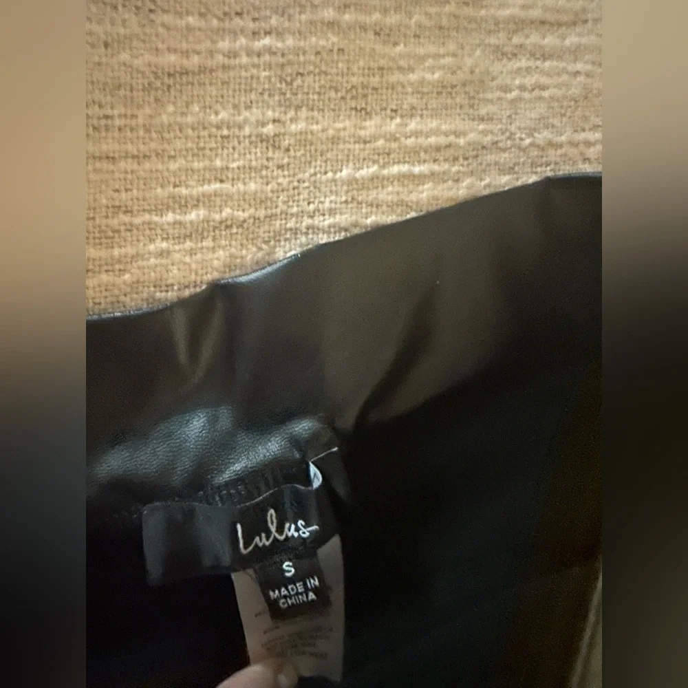 Lulu’s Vegan Leather Leggings - Picture 6 of 9